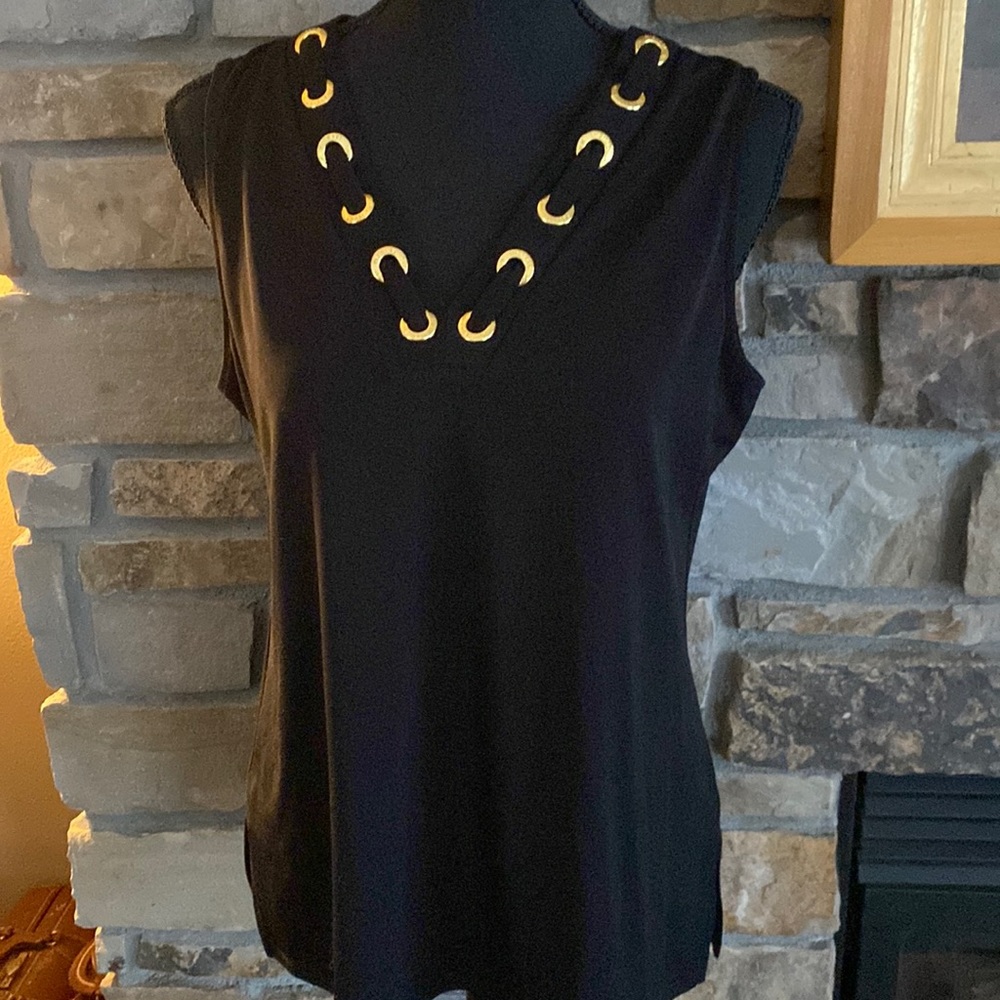 Michael Kors black v-neck shell with gold detail 🌸 M